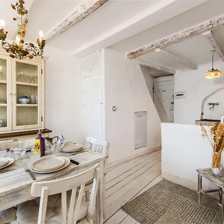 16-vieux Chateau Apartment