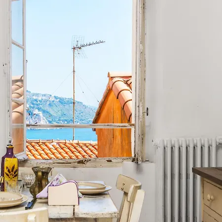 16-vieux Chateau Mentona